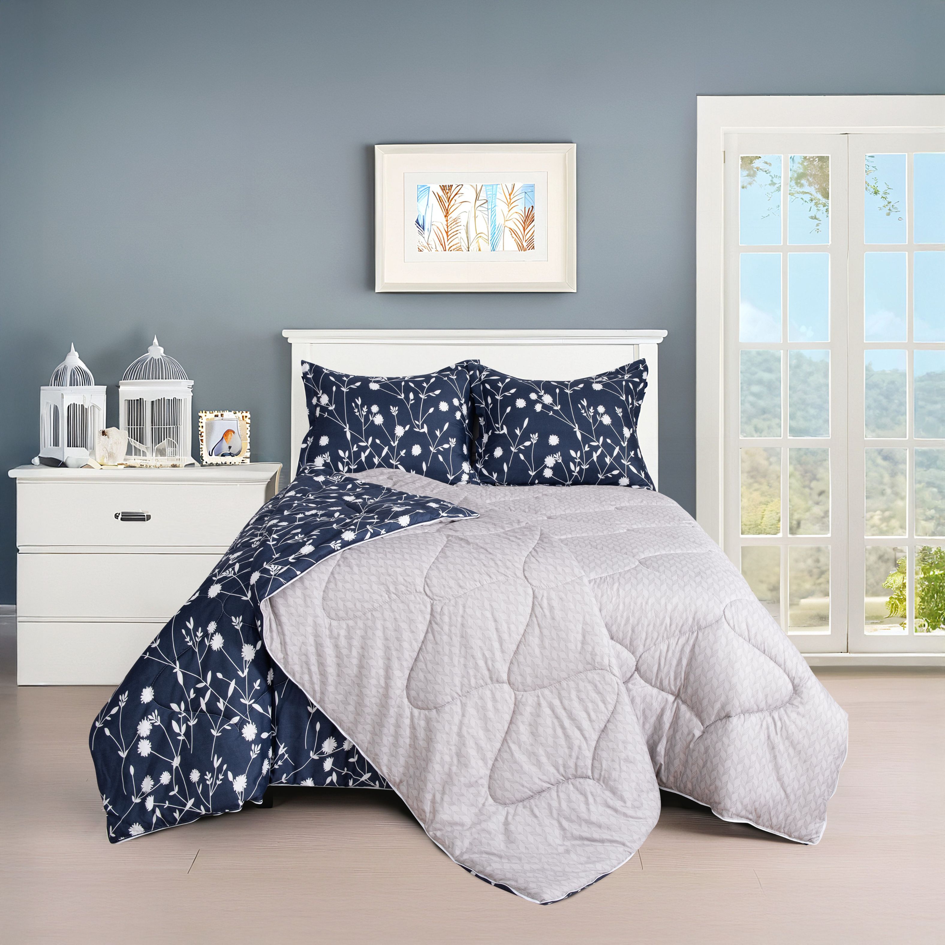 4 seizoenen dekbed Mila met binnen- en buitenzijde getoond op bed