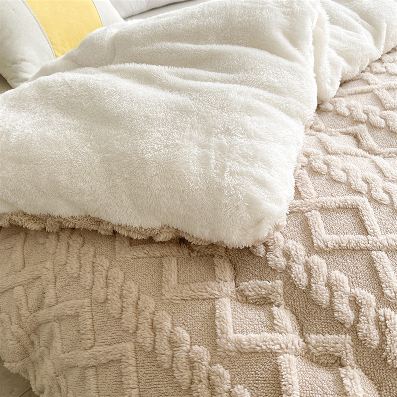 Beige  teddydekbed luxe detail