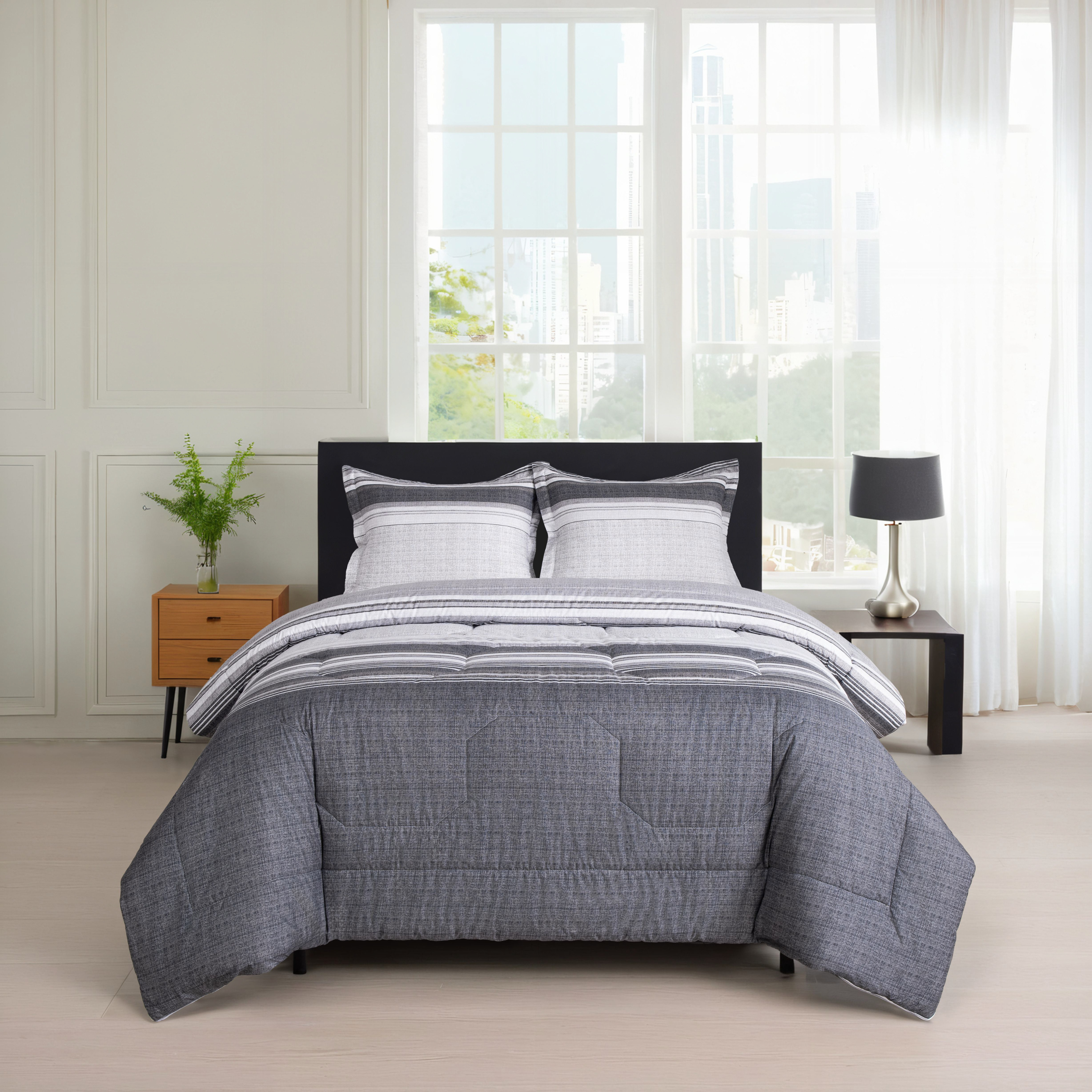 Slaapkamer met opgemaakt Velvet dekbed en bijpassende kussenslopen