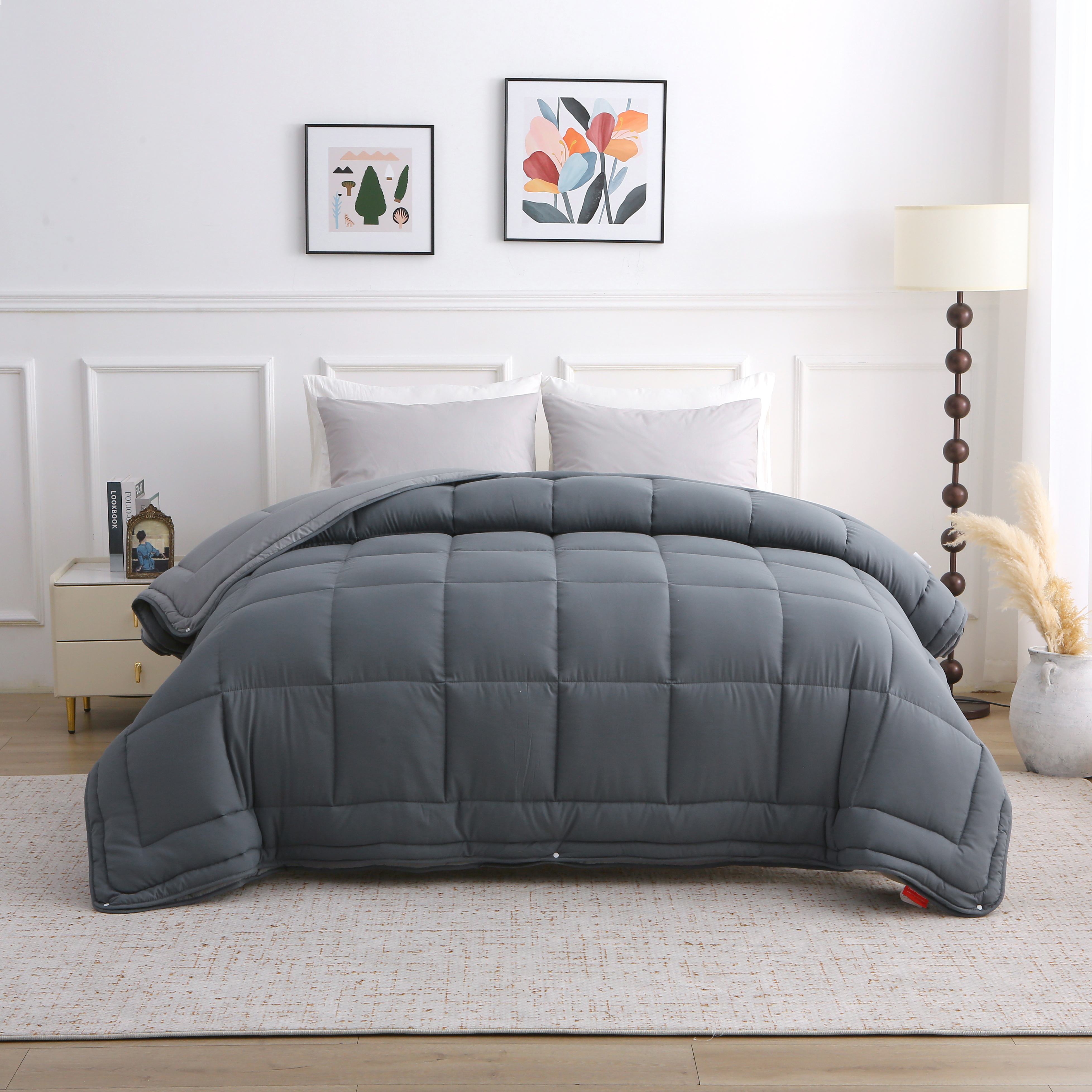 4-seizoenen dekbed in antraciet, zonder overtrek, opgemaakt op bed