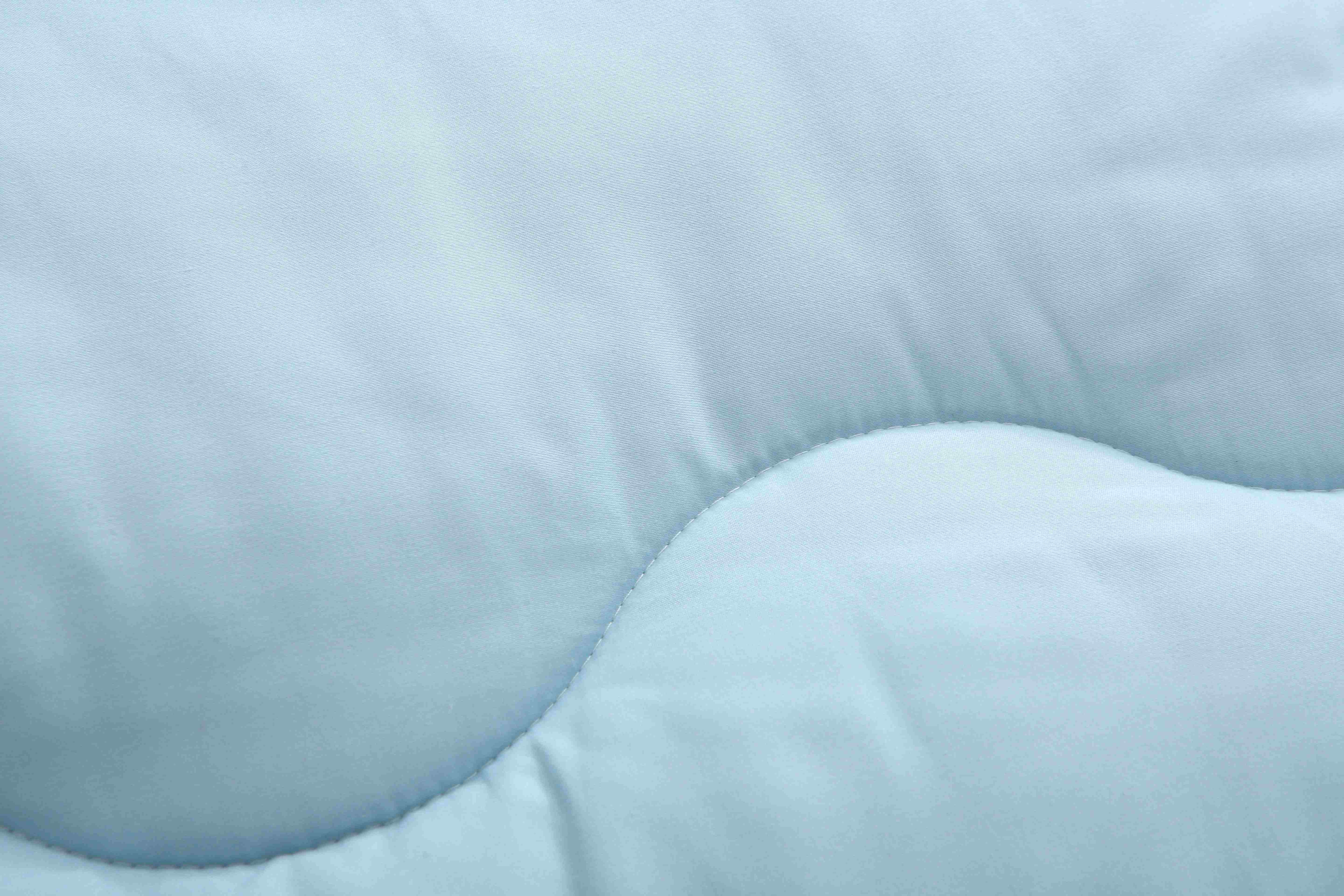 Detail van blauw verkoelend dekbed met vaste hoes, ideaal bij nachtzweten en warme zomernachten