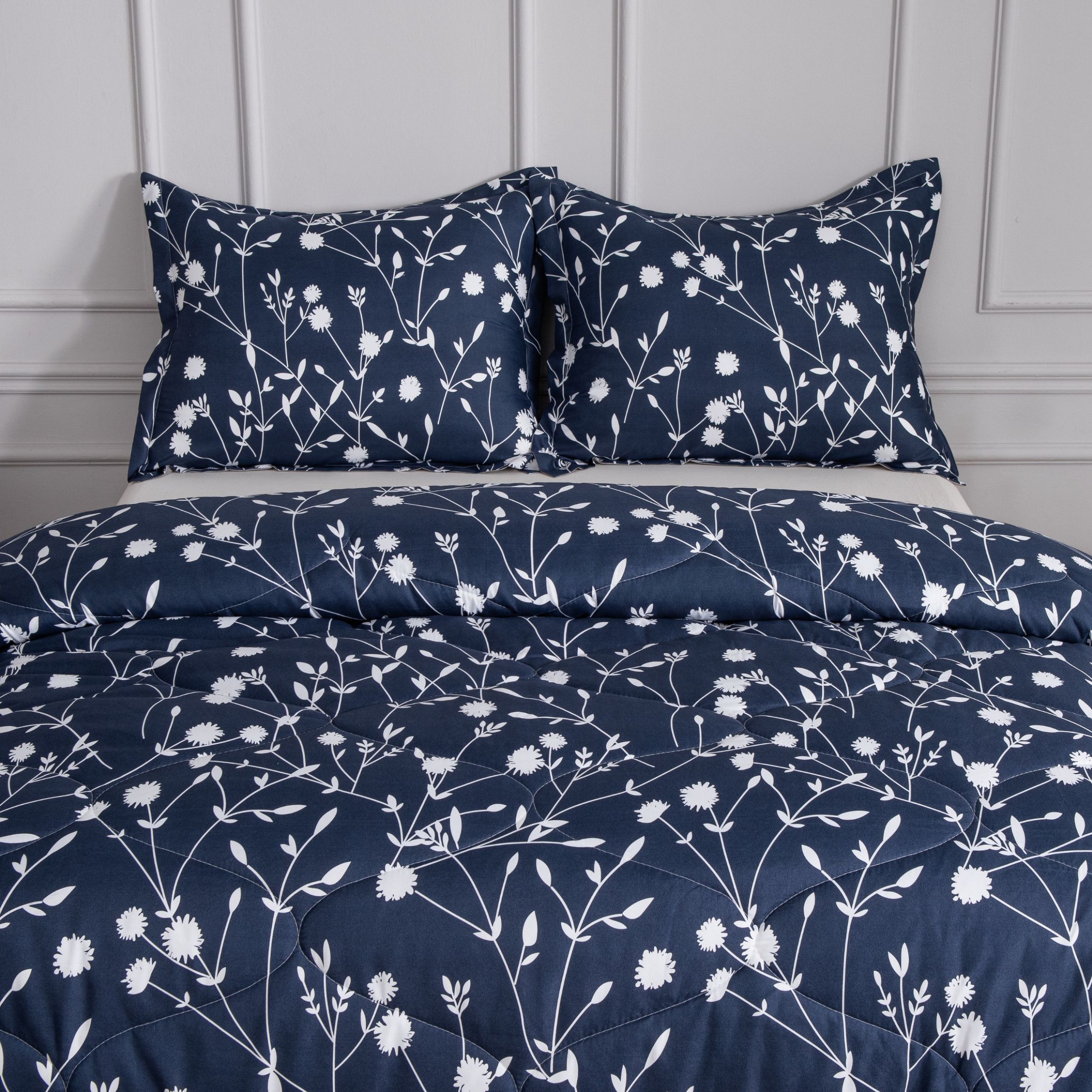 Dekbed zonder overtrek Mila frontaal gefotografeerd in slaapkamer